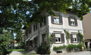 Гостиница Invilla B&B  Варезе